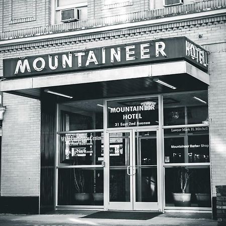 The Mountaineer Hotel Williamson Eksteriør billede