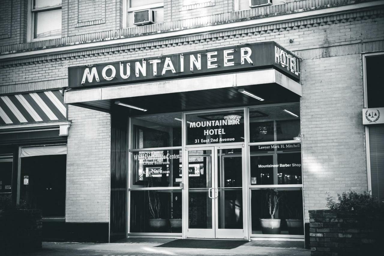 The Mountaineer Hotel Williamson Eksteriør billede
